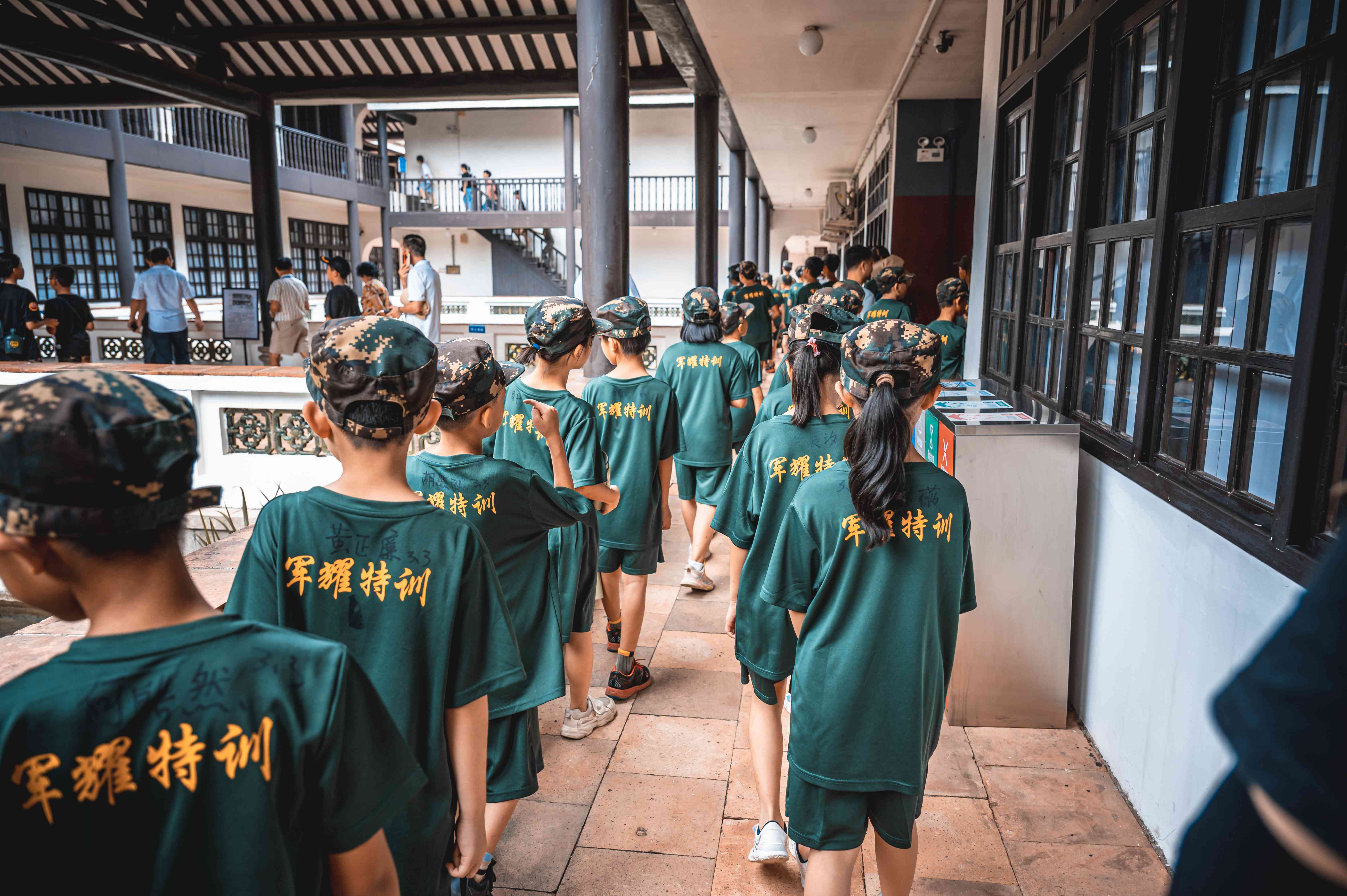少年军事培训夏令营，7天少年黄埔军事暑假夏令营研学拓展案例